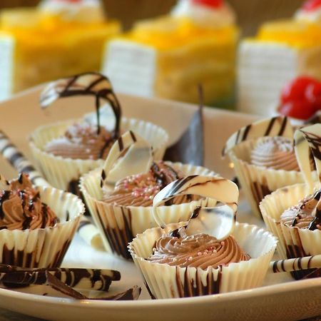 Fortune Jp Palace, Mysore - Member Itc Hotels' Group Dış mekan fotoğraf Chocolate desserts