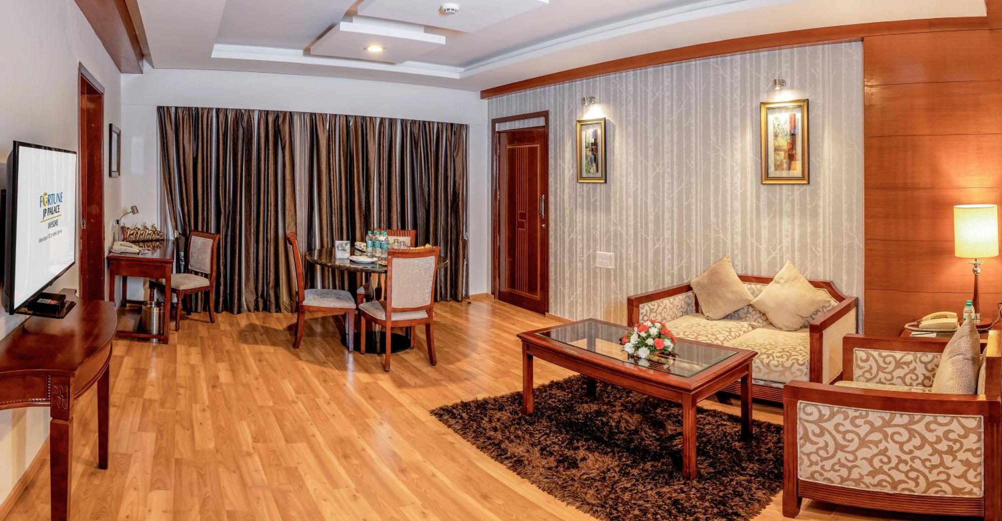 Fortune Jp Palace, Mysore - Member Itc Hotels' Group Dış mekan fotoğraf Suite room at the hotel