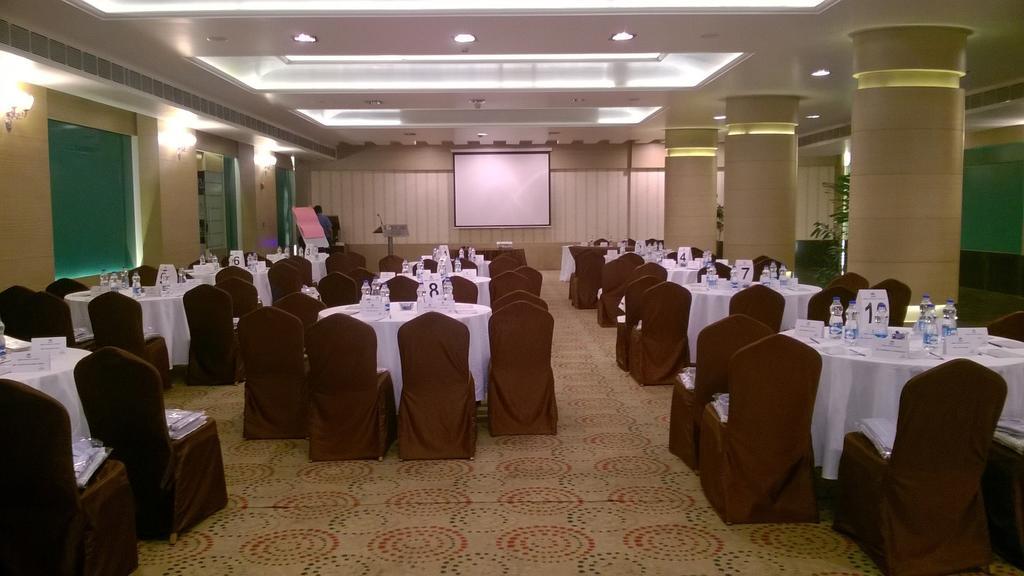 Fortune Jp Palace, Mysore - Member Itc Hotels' Group Dış mekan fotoğraf A meeting room at a hotel